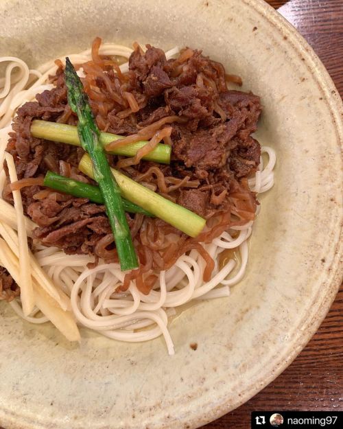 レシピ（太口そうめん） #Repost @naoming97  牛丼ならぬ牛そうめん。 戴き物の今半牛どんのぐ⁈があったので喜之助製麺所 @kinosuke_recipe の太口そうめんに乗せ