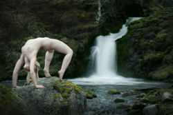 Girlsdoingyoga:  Gnubeauty:  Keira Lavelle’s Urdhva Dhanurasana Photo: Charlie