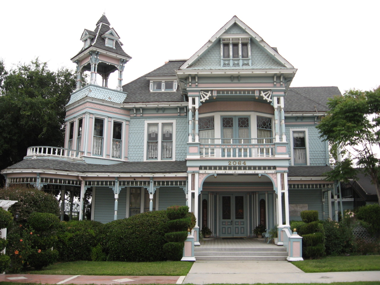 outlawempress:  Edwards Mansion via Kordas 