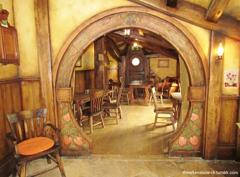 kyleecarrigan:  thearkenstone-ck:   Green Dragon -Middle-earth-Matamata / New Zealand