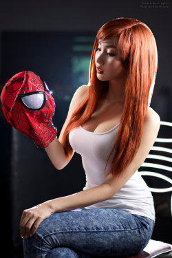 cosplayhotties:  Mary Jane Watson by KiraHokuten