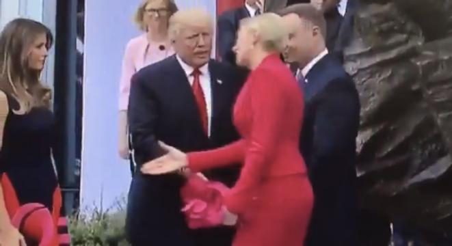Polish First Lady Epically Snubs Donald Trump via Digg http://ift.tt/2sKrK35