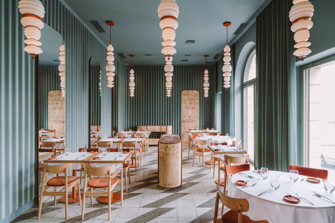 spatula:(via Colours clash inside Warsaw’s Opasly Tom restaurant by Buck Studio)