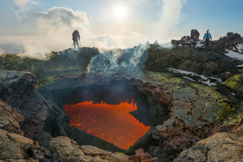 odditiesoflife: A Glimpse of Hell - Stunning Shots of an Active Volcano Two Kyrgyzstan-based photogr