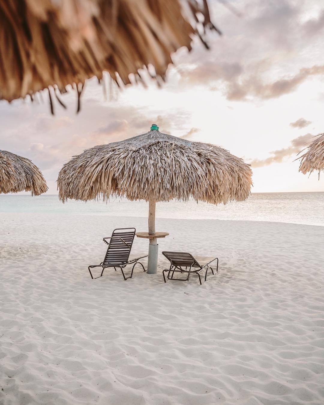 luvtoplaydirty:  sabonhomeblog:Eagle Beach, Aruba  💙💙💙