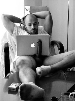 Don&rsquo;t know what&rsquo;s hotter&hellip;him or the mac&hellip;