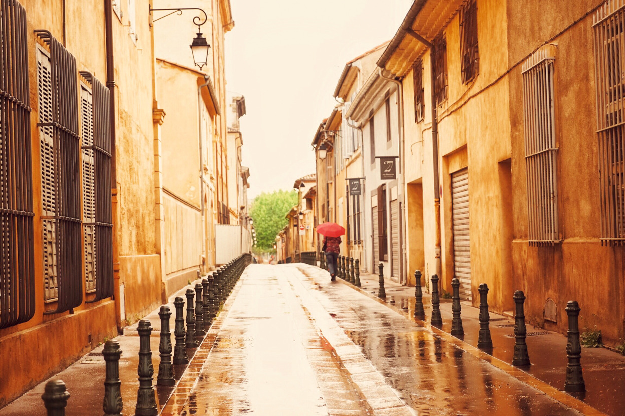 Aix-en-Provence, South of France
Aix is a love song;
lilting on a breeze
from faraway shores
as the sun
caresses
the air
and the rain
falls
painting
its fresco-colored
tears
onto the walls.
—–