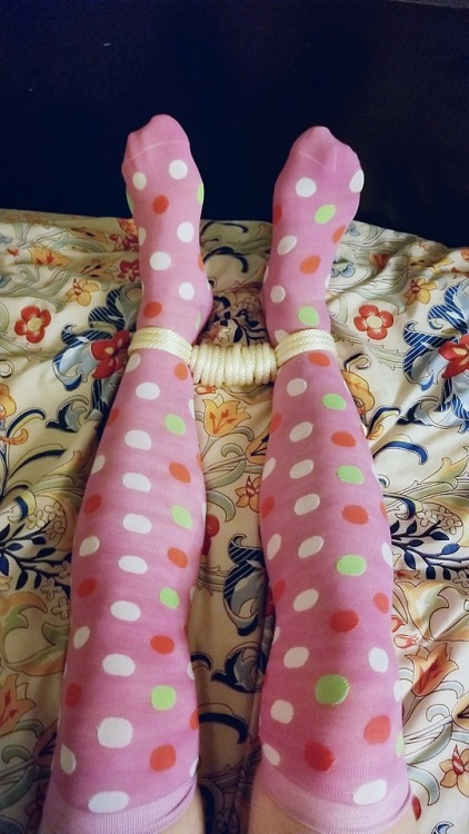 ottydots:  Happy Spoturday!!! Thanks again, to our wonderful host and to all the super sexy n’ fun spotaholics!  …just having some knotty “quiet time” in pink polkies! 