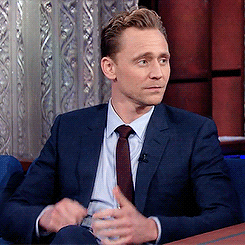 cheers-mrhiddleston:  Tom Hiddleston can play the spoons.