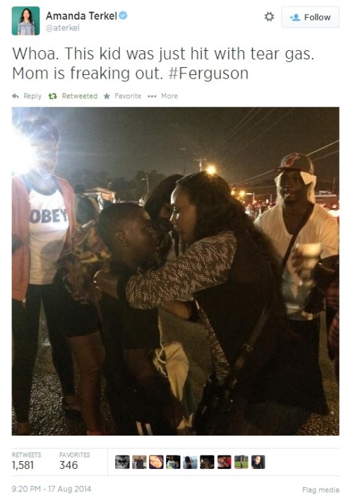 let-them-eat-vag: iwriteaboutfeminism: Chaos in Ferguson. Sunday night, part 2 [part 1] meanwhile th