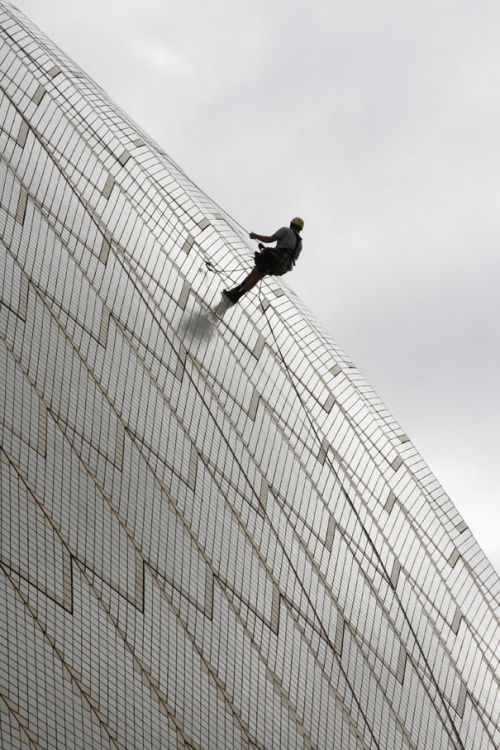 nnmprv:  Sydney Opera House (by FBQC) 