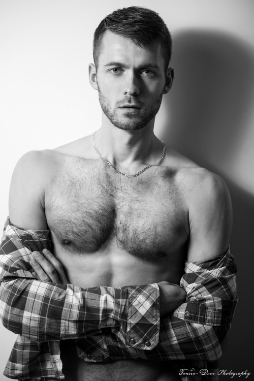 fuckyeaimgay:  Constant Gay Porn - Follow for more 