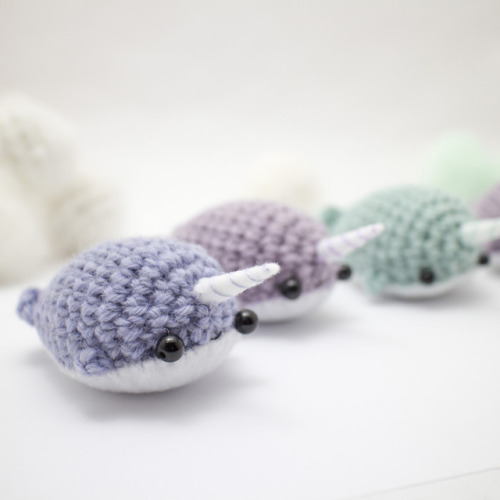 Mini amigurumi narwhal crochet pattern.