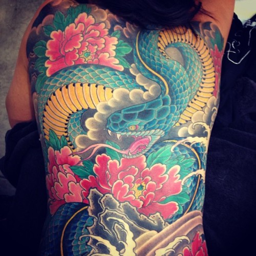 seventhsontattoo: A peek at a new completed #snake and #peony #backpiece on @agualunaromeo #sevent