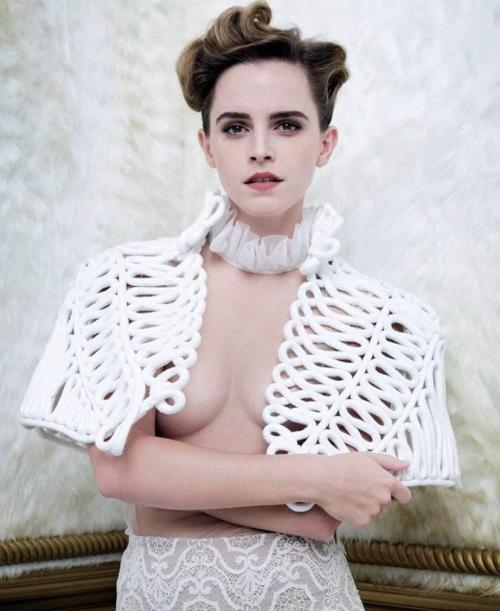 dailyemmawatson101:  White top via /r/EmmaWatson