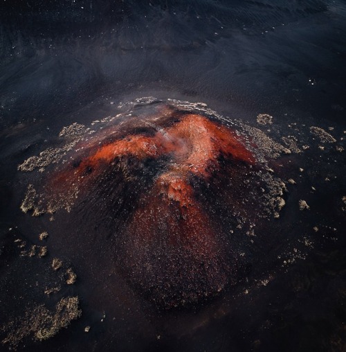youneedone2:The Crater by Tom Hegen 