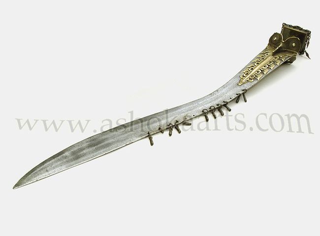elusivemulatto:  art-of-swords:  Nayar Sword Dated: circa 18th century Place of Origin: