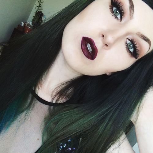 the-heart-may-be-weak:  New favorite shade of lipstick 💄  IG: @_solarmoon