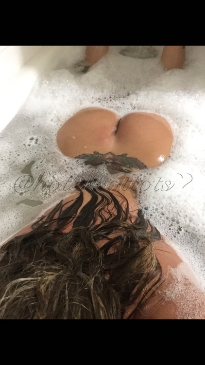 Big booty bathing porn pictures