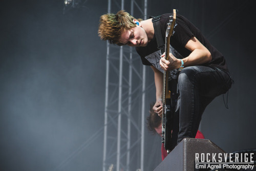 grinned:  BMTH by ZiggyStarduster on Flickr. 
