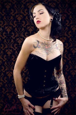 alternative-pinup:  Alternative Pinup girl http://alernative-pinup.blogspot.com 