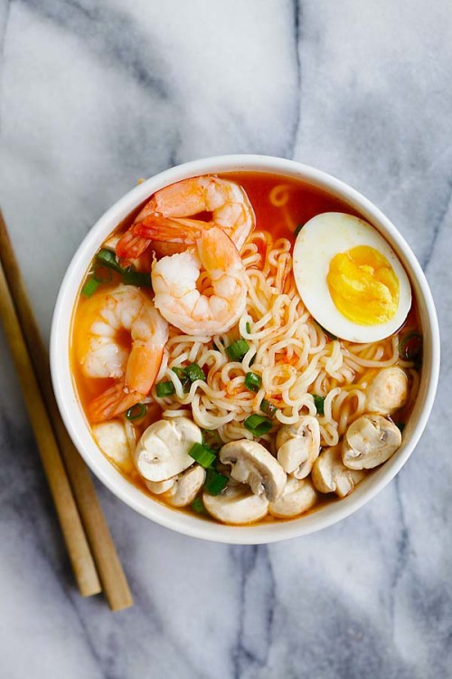 foodffs:Sriracha RamenReally nice recipes. Every hour.Show me what you cooked!