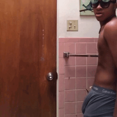 igfavboys:  KELZ 💦👀  HMU SELLING FOLDERS FOR CHEAP ! 🍆🍆 SALE GOING ON