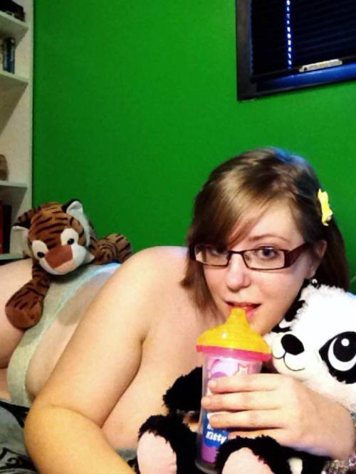 savingthrowvssexy:  lilredbabygirl sent me a sweet set of playful submissions. So cute!   