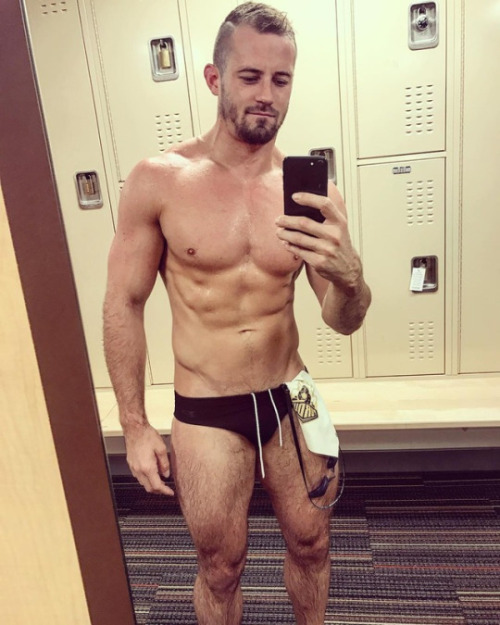 gaymadridboy:    I love men with a beard (Part 2438)