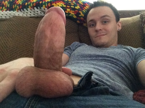 doodlehobbit:  Got bored after the gym. Thought I would snap some pictures before I passed out. 🍆