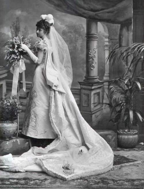 theladyintweed:Baroness de Geer, 1898 