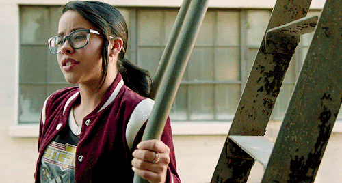 milkymusing:mariana in glasses (1/?)