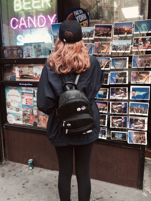 foxmulders: everyone look at this tiny backpack!! it’s doing such a good job lugging my shit a
