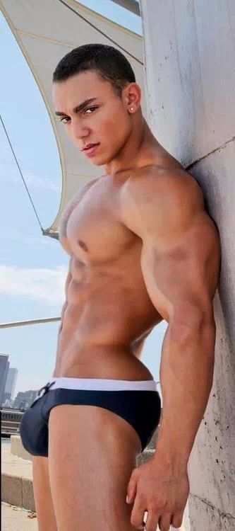 bulge-xlbigdick:  .Bulge
