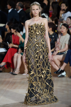 alexielapril:  hostagesandsnacks:Valentino Fall