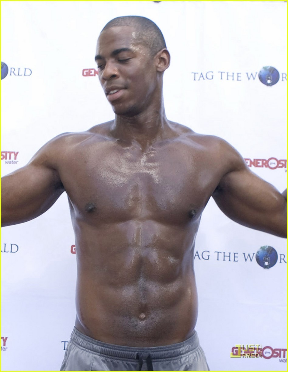   Mehcad Brooks: Shirtless Triathalon!
