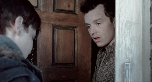 iwantahappyending-staywithme:  1x9 v. 4x10   ”I need to see you.”        “Ian…look at me.”  
