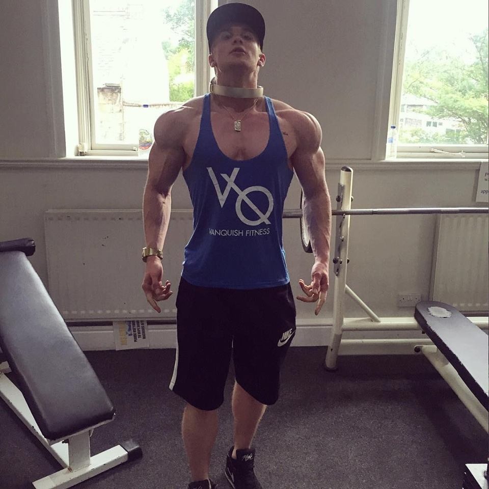 yesmiddleman:  Zac Aynsley   Next-level shred.