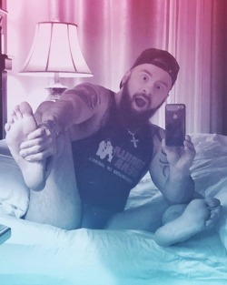 deboxer1:  You like the role of male feet?   👅❤️💙#daddy #daddyfeet #feetman #onlyfeetman #feetmanofficial #bear #bearfeet #malefeetfetish  (à Canada Montréal)