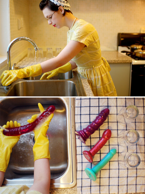 condomdepot:  Like our sister site spicy-gear says, “Keep your dirty stuff clean!”Love this photo series.  