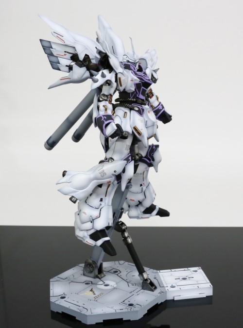 gunjap:  MG Sinanju Ver.FROZEN GROUND: Work by zzzang65. Full Photoreviewhttp://www.gunjap.net/site/?p=244898