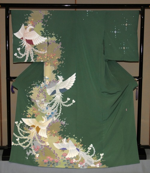 The 43rd Traditional Kaga-Yuzen Craft ExhibitionVisiting kimono “Premonition” by Tomohid