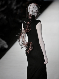 130186:  Hu Sheguang Haute Couture S/S 2014