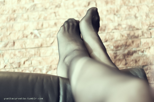 Porn photo yvettecurvette:  where should I rest my feet