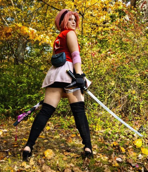 “Now it’s your turn to watch my back.” - Sakura Haruno @shanem201 Happy Hump day! 