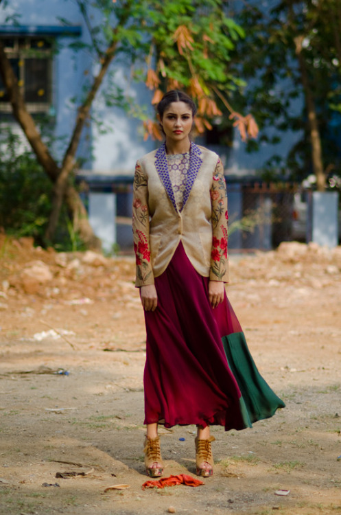tendons-and-pigments:  http://wearabout.wordpress.com/2013/05/30/purva-rana-frou-frou/ 