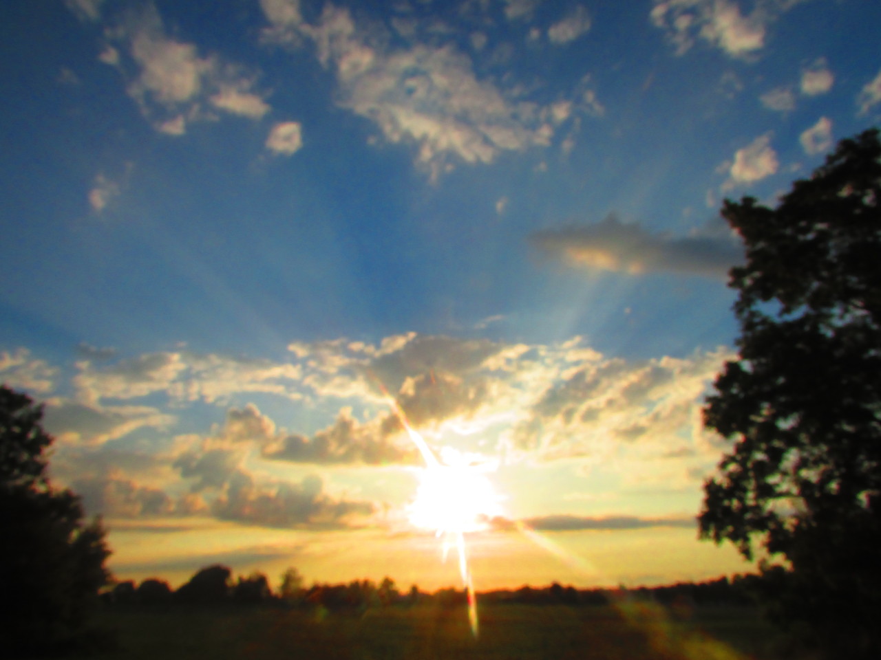 sunsets-and-sweet-tea:  so last week for the entire duration of a sunset I took my
