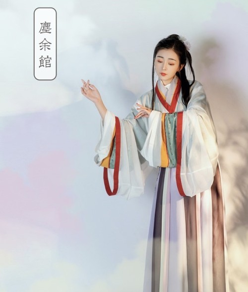 fouryearsofshades:weijin style hanfu featuring lots of ru by 塵余馆 汉服工作室