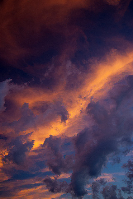 silent-cities:  Fire In The Sky 2 by Ennev on Flickr. 