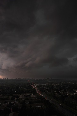 r2&ndash;d2: Storm Moving South Into Toronto by (scott3eh) 